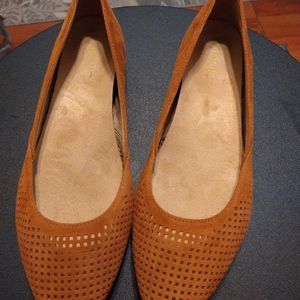 Pair of Vionic Rust colored flats